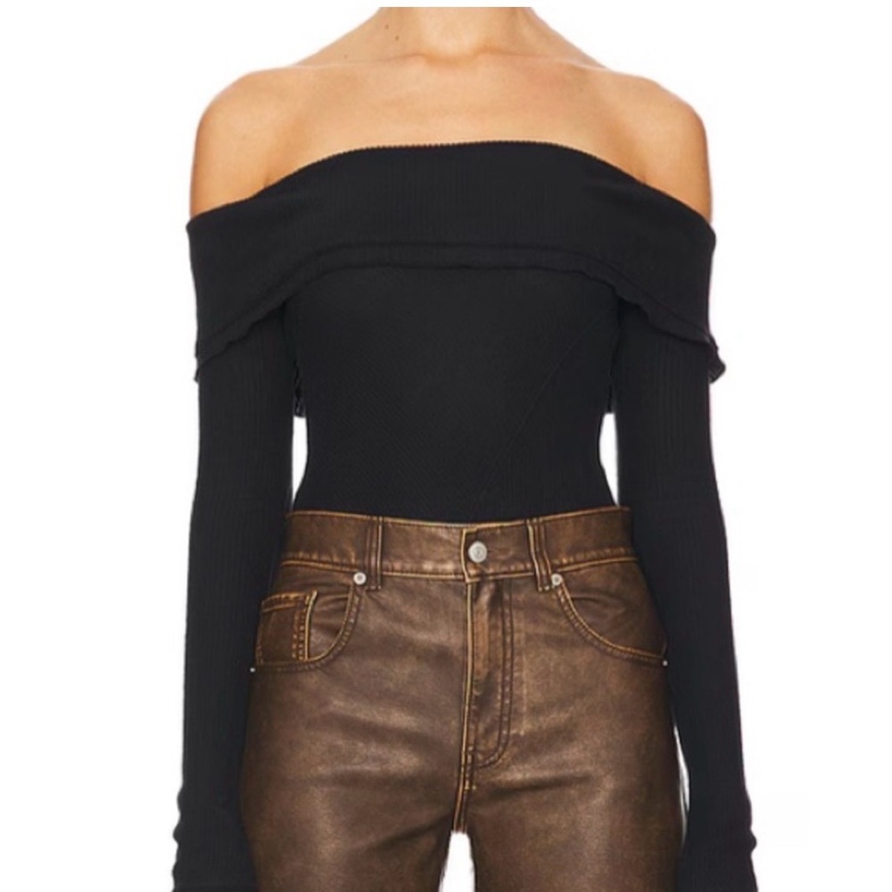 Artizia Wilfred Off-Shoulder Black Long Sleeve Top